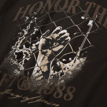 Honre el regalo - Camiseta del misterio del dolor | Negro
